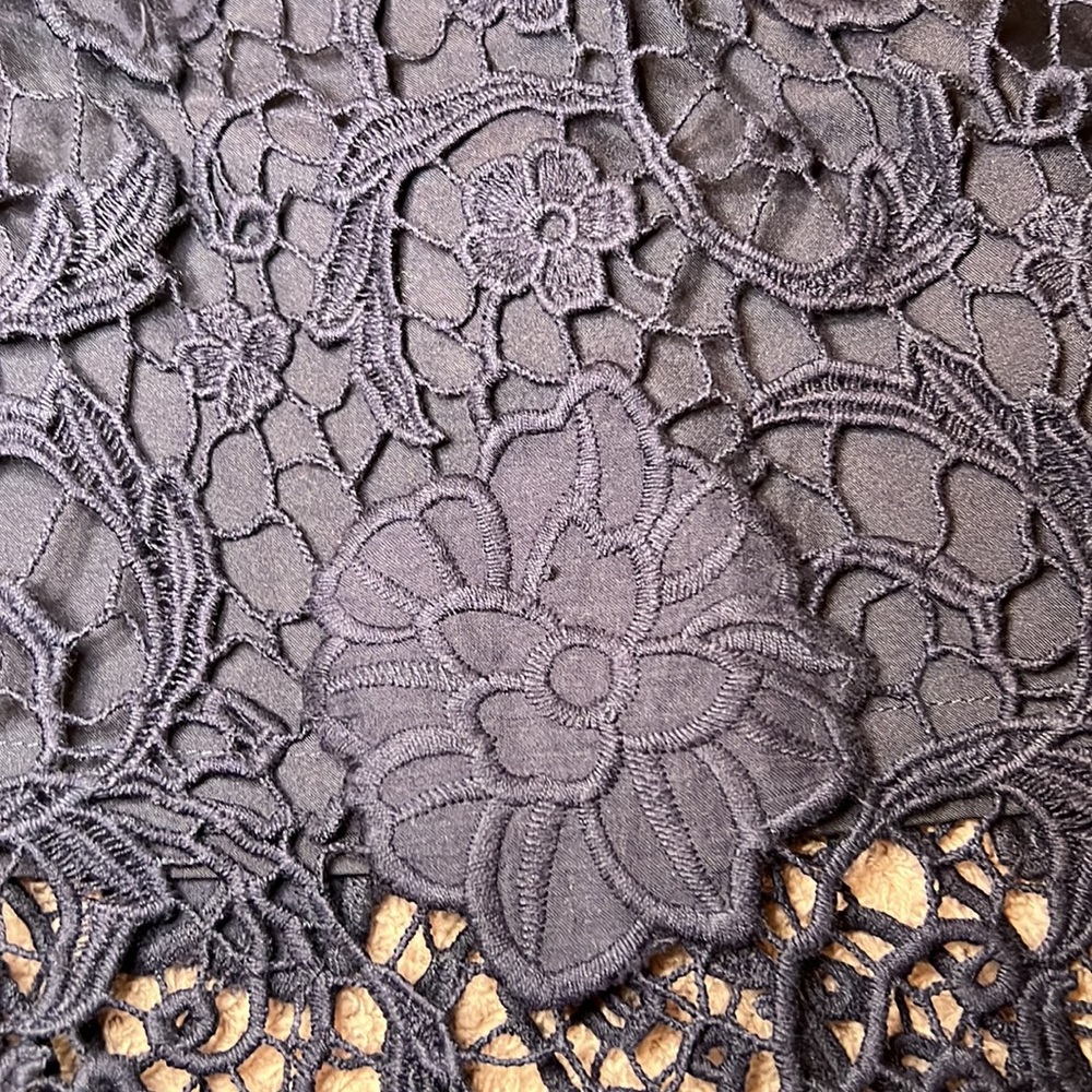 Ann Taylor lace overlay midi skirt in navy - size 14 - Picture 3 of 6